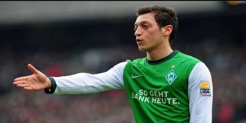 Bundesliga chứng kiến sự tỏa sáng của Ozil